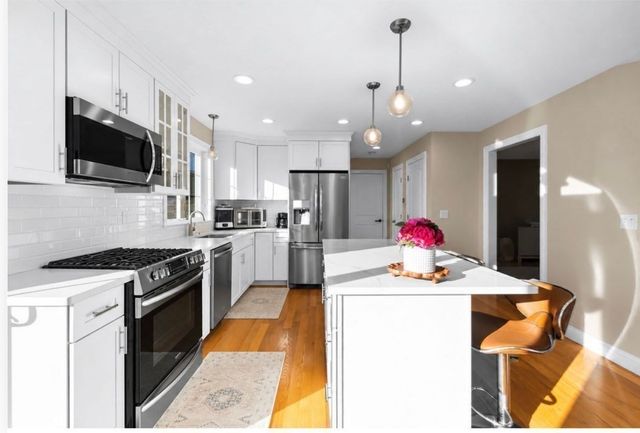 8 Lannister Ln, Seekonk, MA 02771