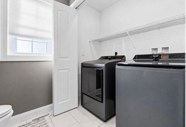 8 Lannister Ln, Seekonk, MA 02771