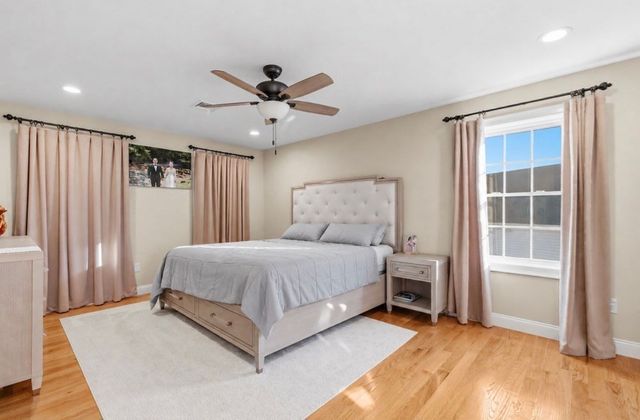 8 Lannister Ln, Seekonk, MA 02771