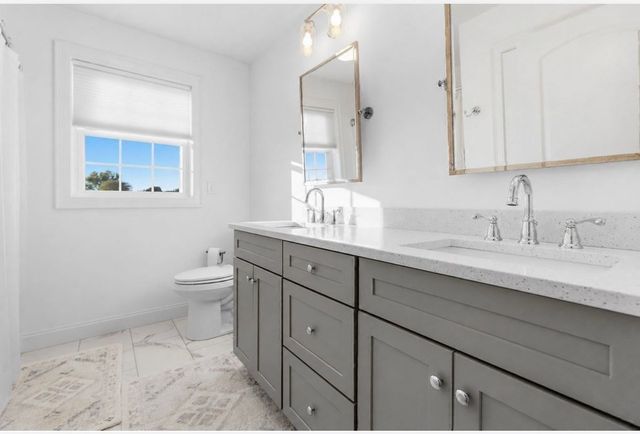 8 Lannister Ln, Seekonk, MA 02771