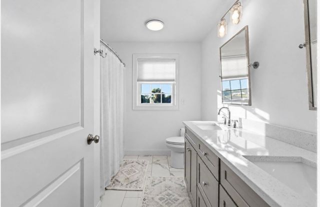 8 Lannister Ln, Seekonk, MA 02771