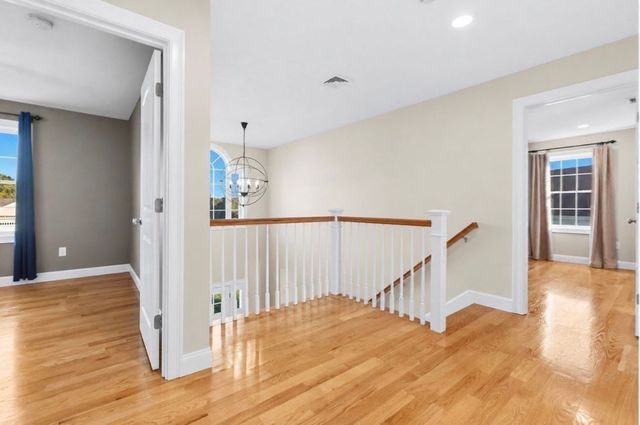 8 Lannister Ln, Seekonk, MA 02771
