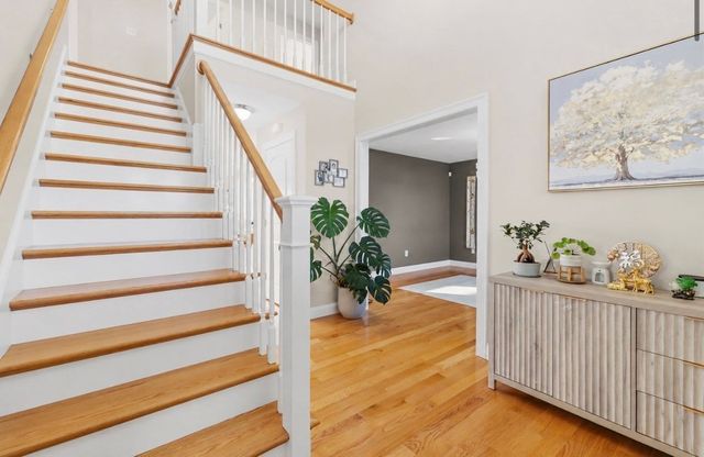 8 Lannister Ln, Seekonk, MA 02771