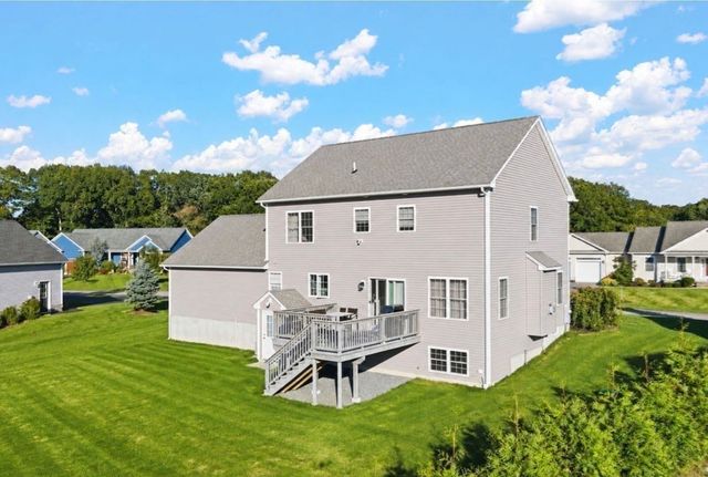 8 Lannister Ln, Seekonk, MA 02771