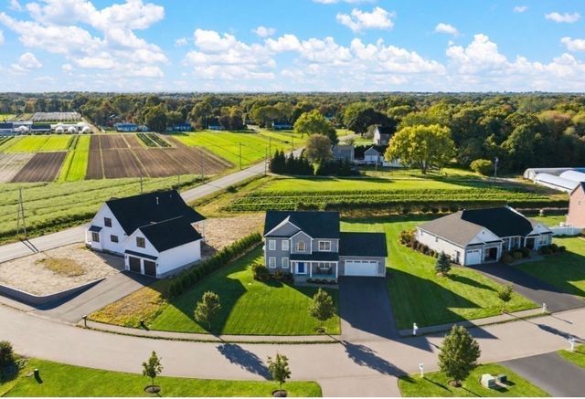 8 Lannister Ln, Seekonk, MA 02771