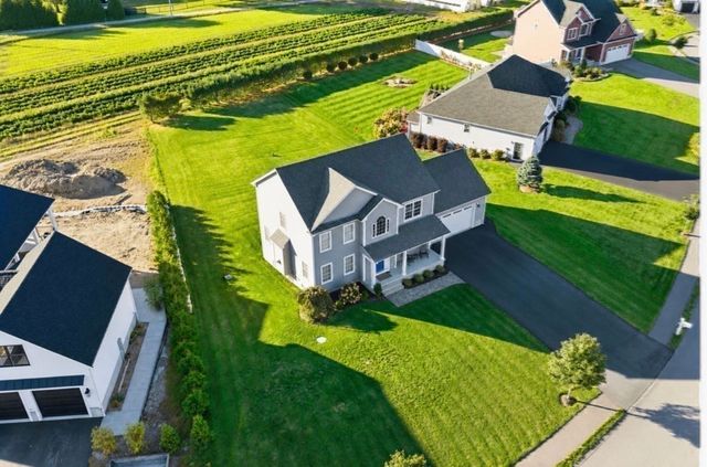 8 Lannister Ln, Seekonk, MA 02771