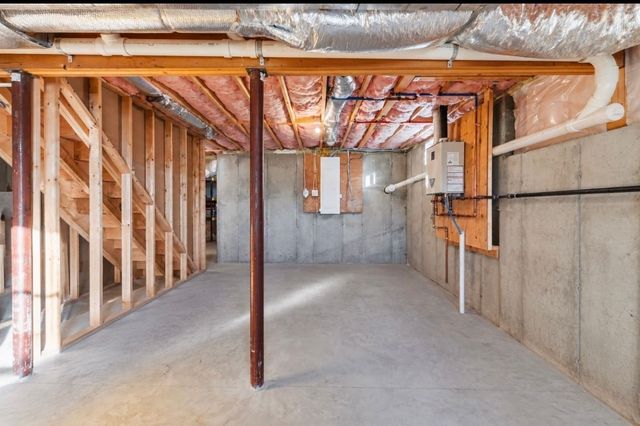 8 Lannister Ln, Seekonk, MA 02771