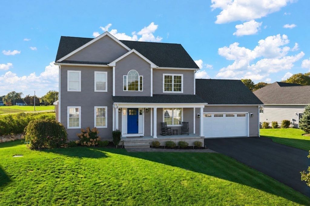 8 Lannister Ln, Seekonk, MA 02771