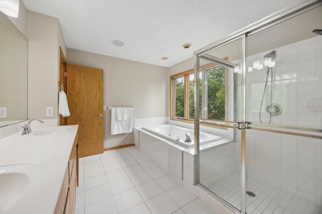 17126 Jonathan Court, Lakeville, MN 55044