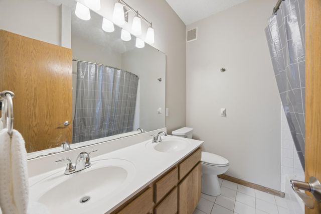 17126 Jonathan Court, Lakeville, MN 55044