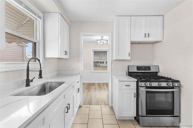 12421 Helen Street, Southgate, MI 48195