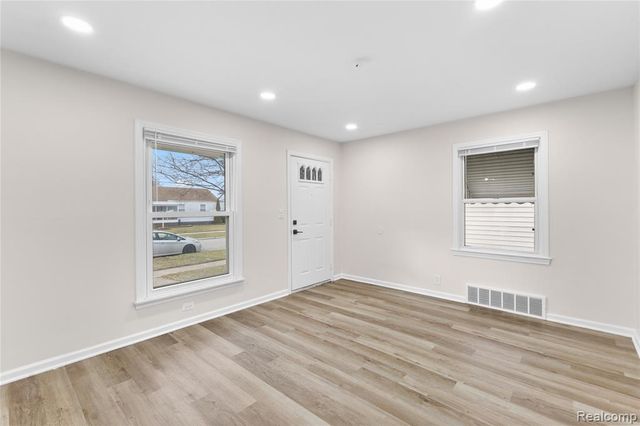 12421 Helen Street, Southgate, MI 48195