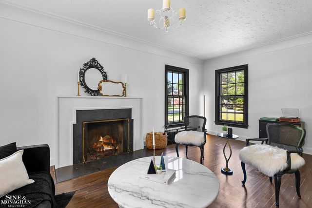 276 Lewiston Road, Grosse Pointe Farms, MI 48236