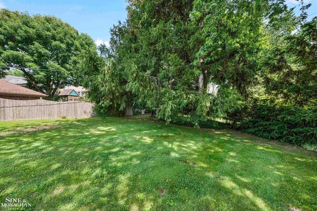 276 Lewiston Road, Grosse Pointe Farms, MI 48236