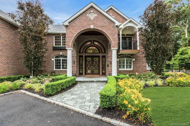 135 Round Swamp Road, Huntington, NY 11743