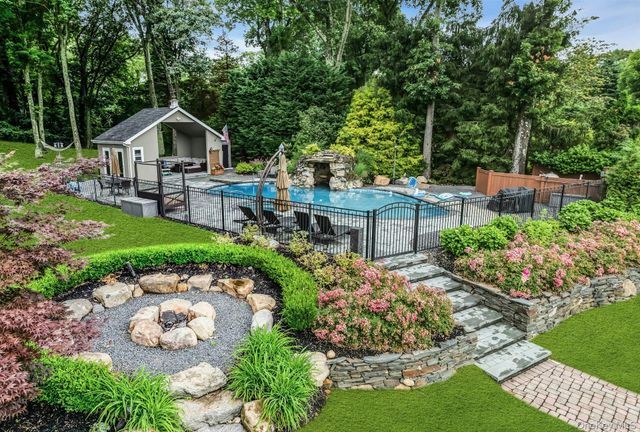 135 Round Swamp Road, Huntington, NY 11743