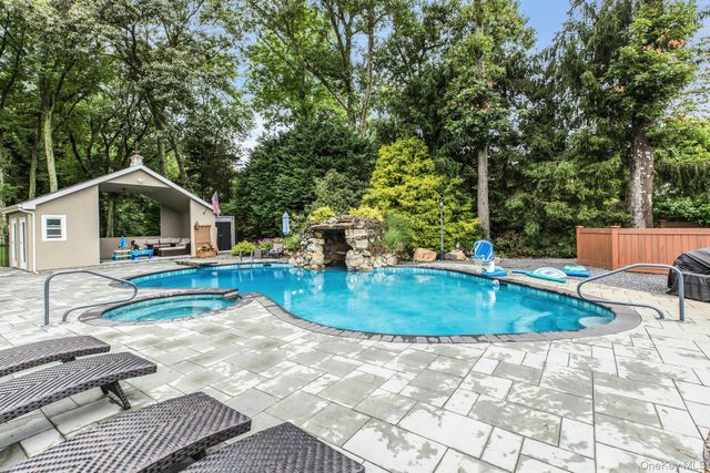 135 Round Swamp Road, Huntington, NY 11743
