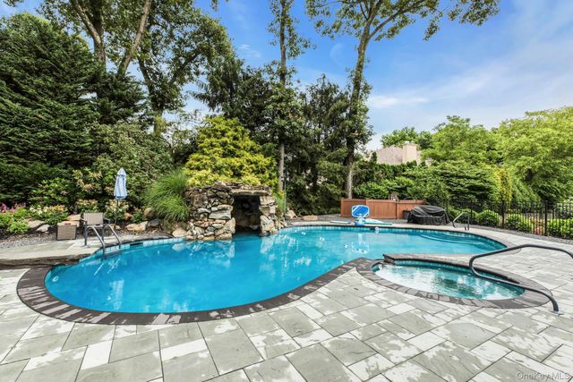135 Round Swamp Road, Huntington, NY 11743