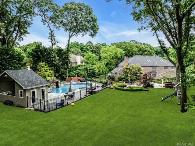 135 Round Swamp Road, Huntington, NY 11743