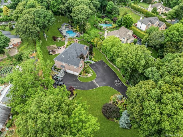 135 Round Swamp Road, Huntington, NY 11743
