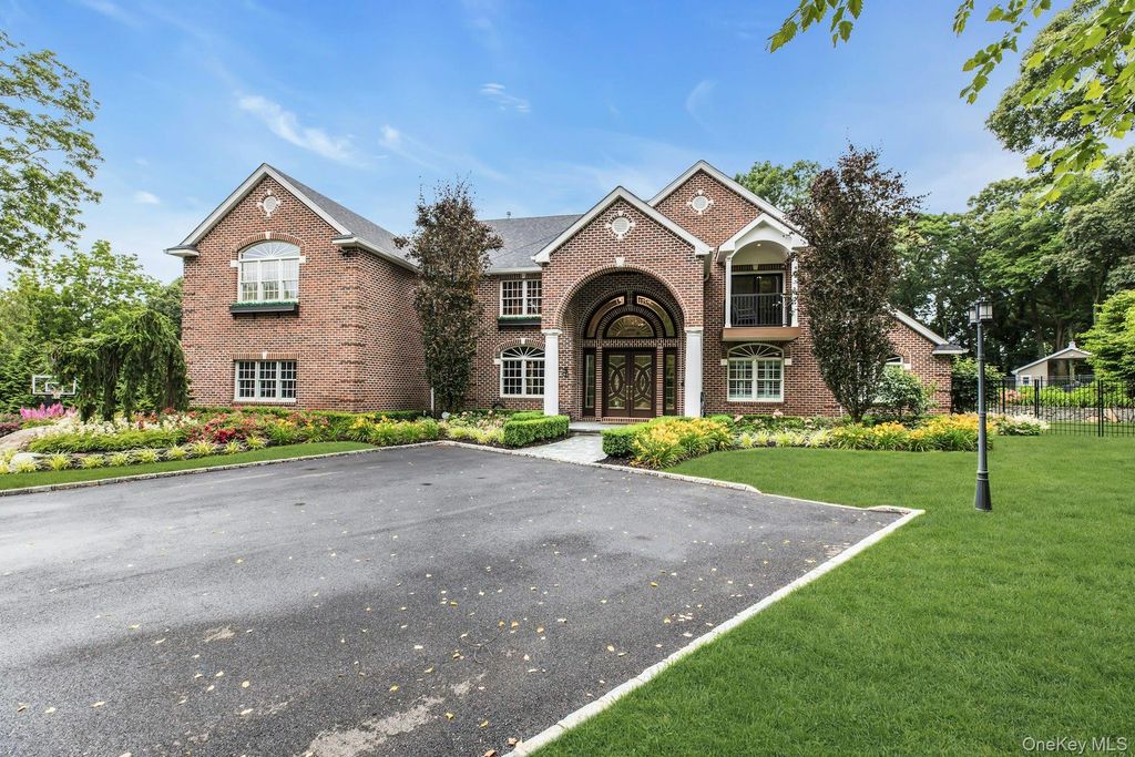 135 Round Swamp Road, Huntington, NY 11743