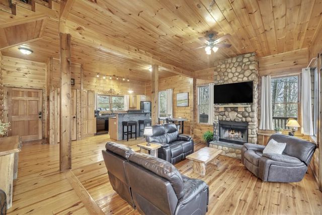 417 Hickory Ridge Drive, Cleveland, GA 30528