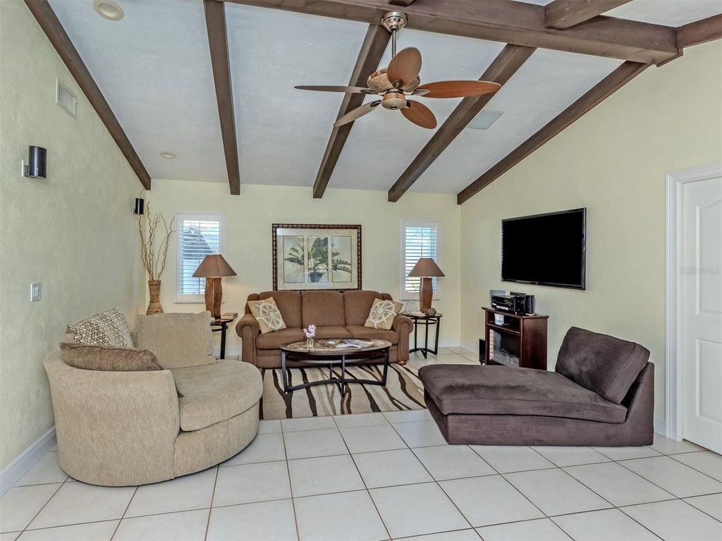 Image 14 of property listing at 1832 IRONWOOD COURT, Venice, FL 34293