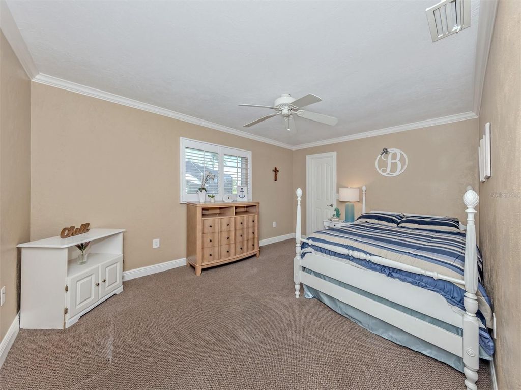 Image 18 of property listing at 1832 IRONWOOD COURT, Venice, FL 34293