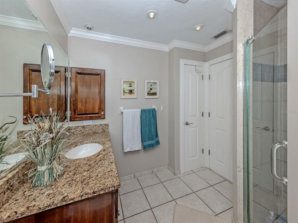 Image 20 of property listing at 1832 IRONWOOD COURT, Venice, FL 34293