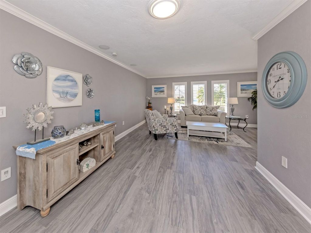 Image 5 of property listing at 1832 IRONWOOD COURT, Venice, FL 34293