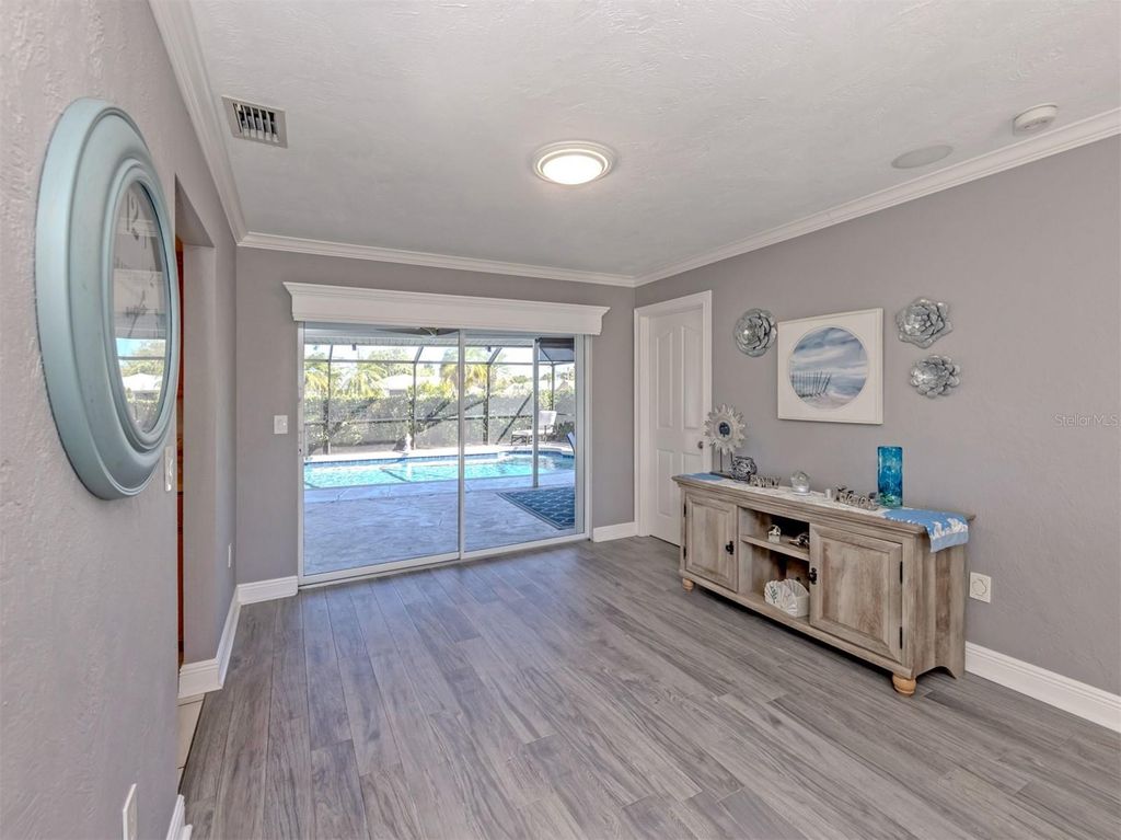 Image 6 of property listing at 1832 IRONWOOD COURT, Venice, FL 34293