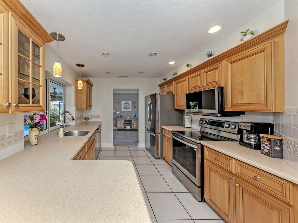 Image 7 of property listing at 1832 IRONWOOD COURT, Venice, FL 34293
