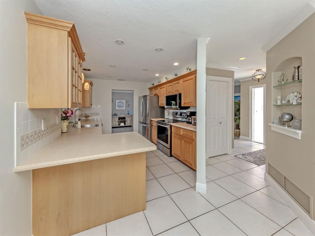 Image 10 of property listing at 1832 IRONWOOD COURT, Venice, FL 34293
