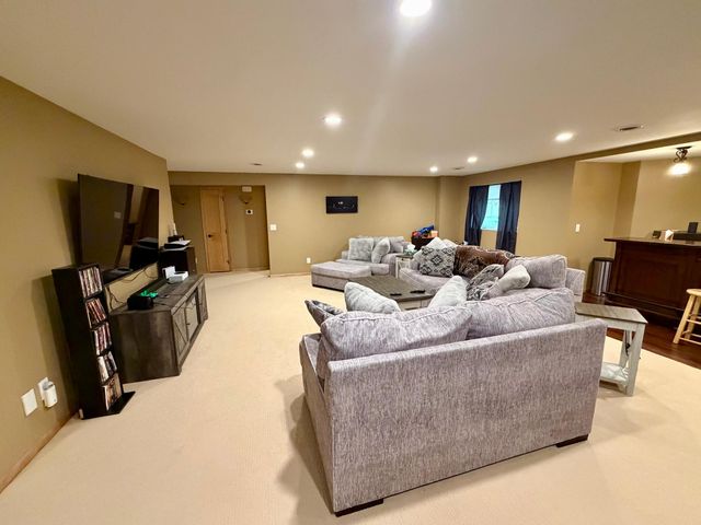 1808 4th Street NE, Willmar, MN 56201