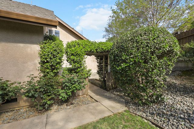 672 Reddington Drive, Redding, CA 96003