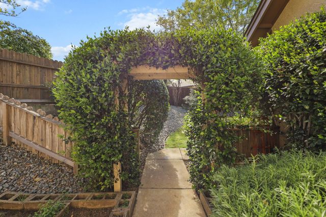 672 Reddington Drive, Redding, CA 96003