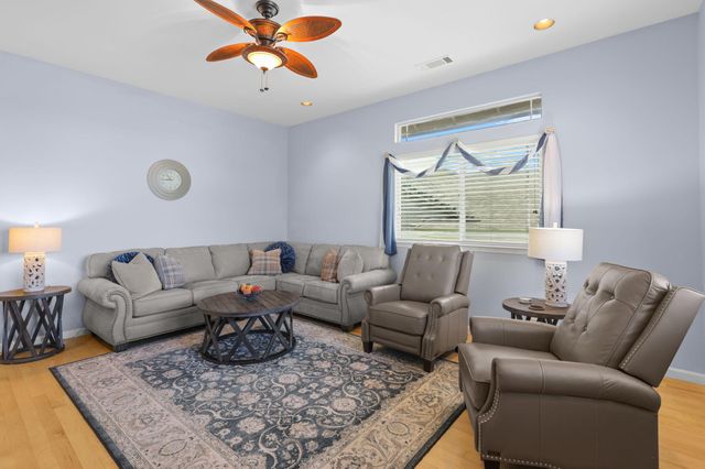 672 Reddington Drive, Redding, CA 96003