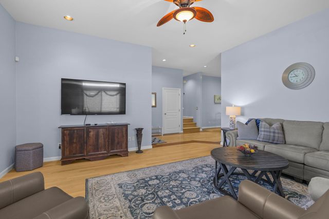 672 Reddington Drive, Redding, CA 96003