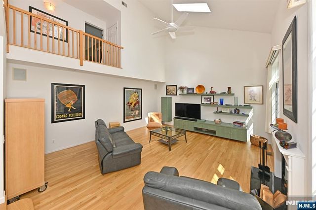 6 Schill Place, Hillsdale, NJ 07642