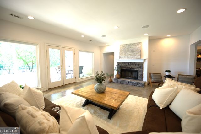 1033 Patina Point, Peachtree City, GA 30269