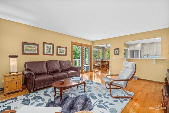 933 Stanton Drive, Naperville, IL 60540