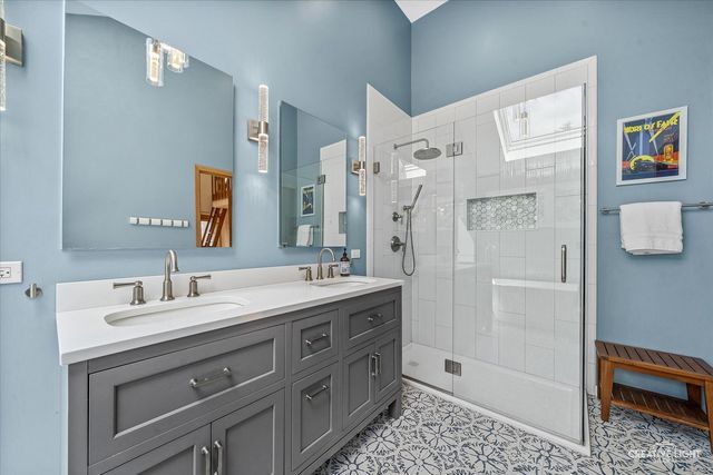 933 Stanton Drive, Naperville, IL 60540