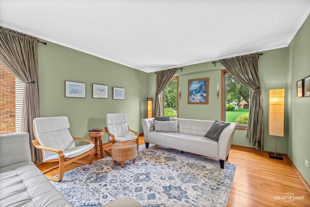 933 Stanton Drive, Naperville, IL 60540