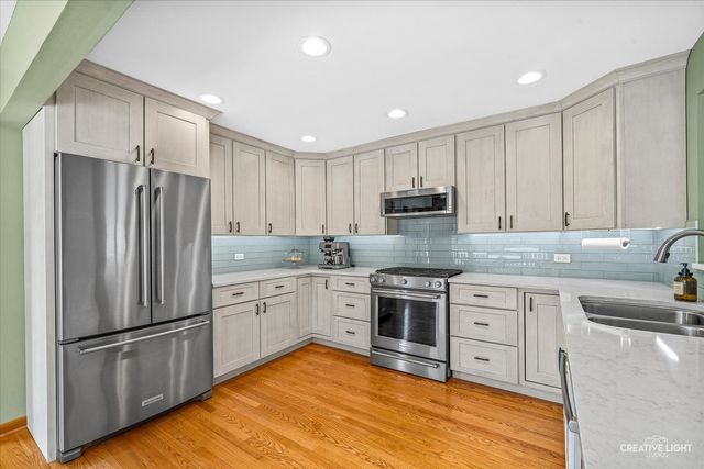 933 Stanton Drive, Naperville, IL 60540