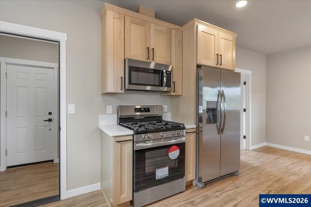 494 17th St SE, Salem, OR 97301