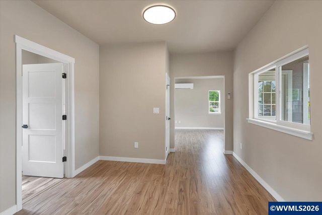 494 17th St SE, Salem, OR 97301