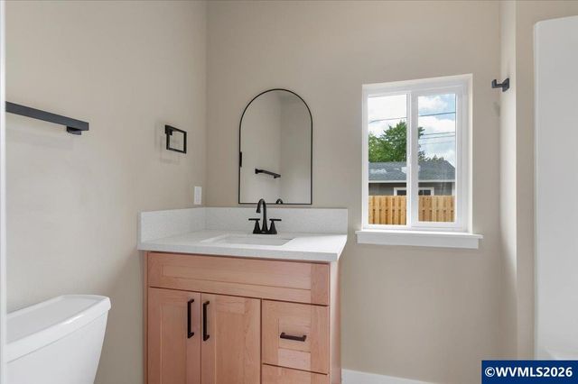 494 17th St SE, Salem, OR 97301