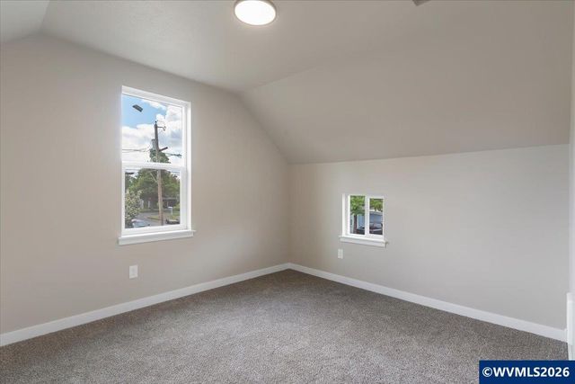 494 17th St SE, Salem, OR 97301