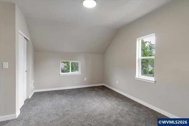 494 17th St SE, Salem, OR 97301