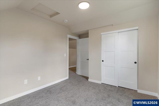 494 17th St SE, Salem, OR 97301